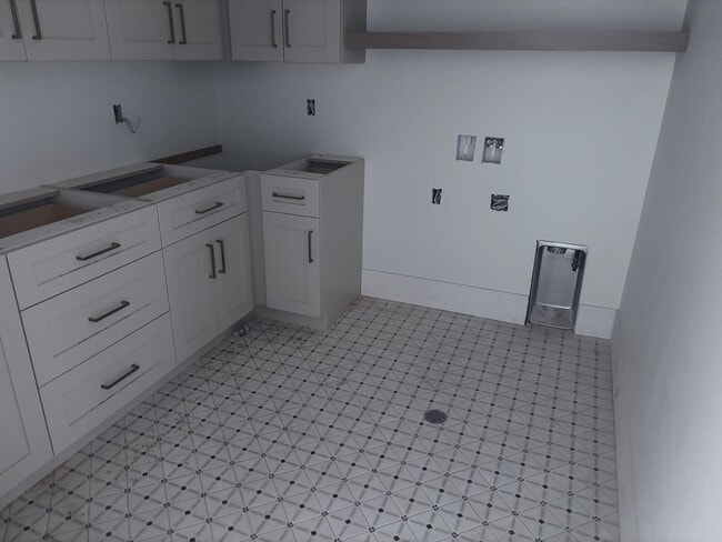 Building Photo - Beautiful single story with 4 bedrooms next to Crimson High School