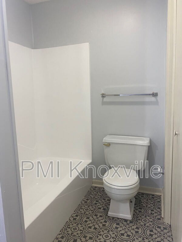 Building Photo - 9120 Woodpark Ln NW