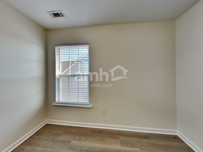 Building Photo - 17 Pfeiffer Ct