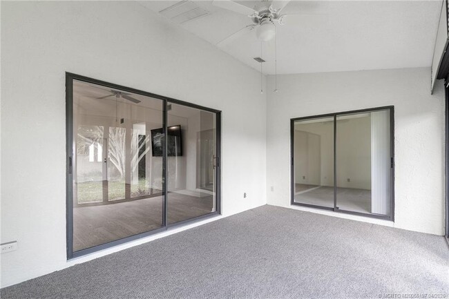 Building Photo - 7711 SE Sugar Sand Cir