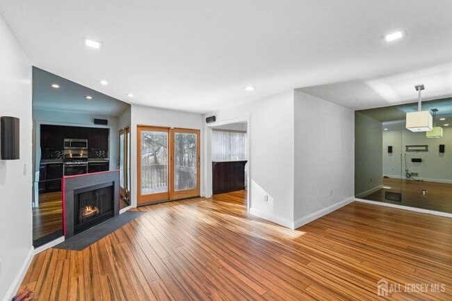 Building Photo - 13 Jill Ct