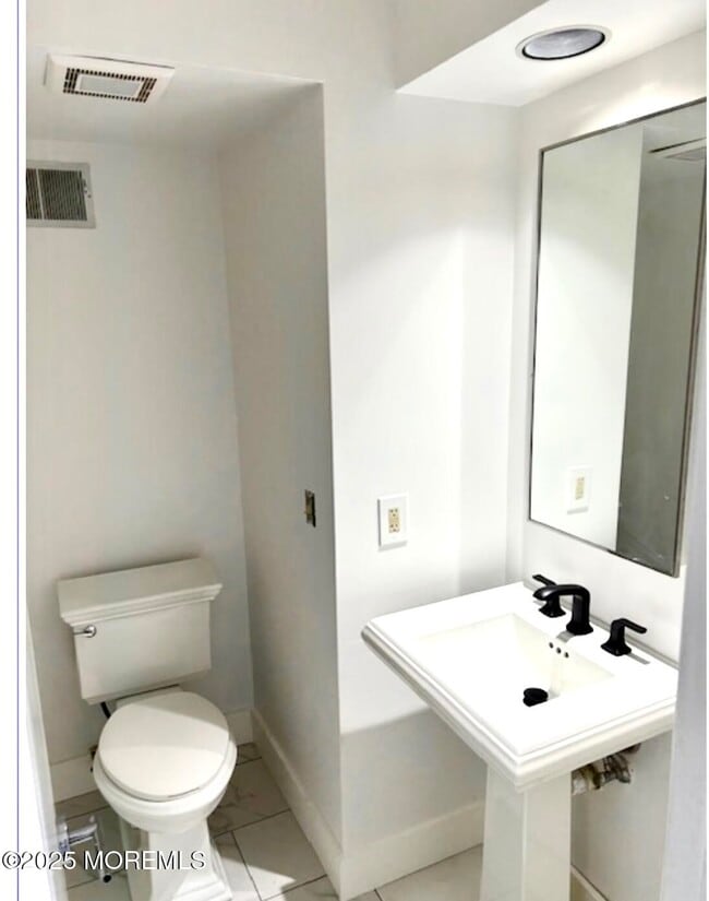 Building Photo - 5 Sea Breeze Ct