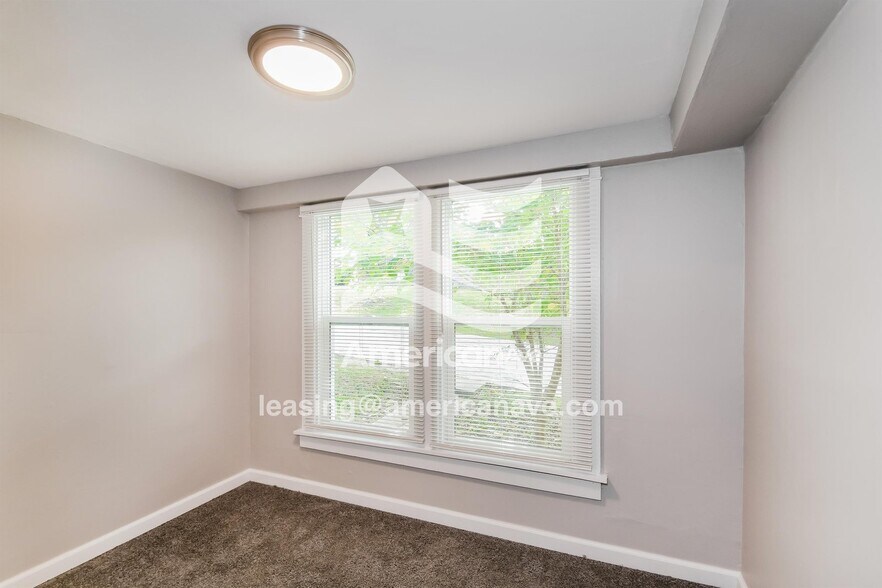 Building Photo - 313 Locust St