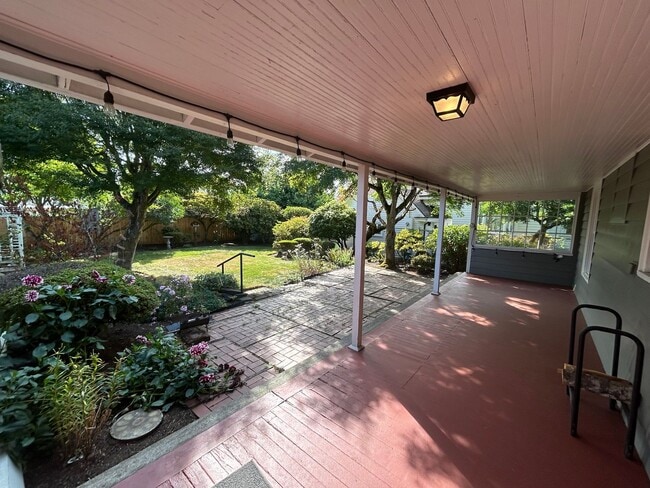 Building Photo - Gorgeous Craft House with Finish Basement ...