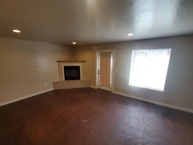Building Photo - 6326-6328 Lee Ann [PRM: Andrew] (2)