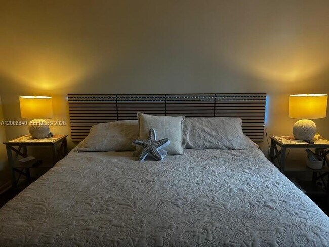 Building Photo - 520 SE 5 Ave