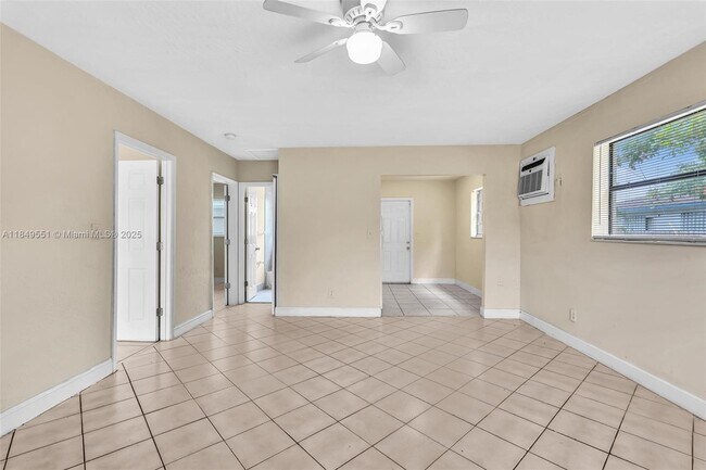 Building Photo - 2751 NW 14th Ct