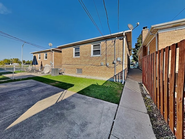 Building Photo - 7703 Long Ave