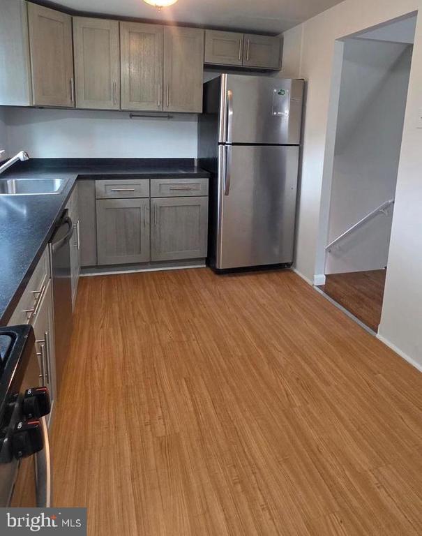 Building Photo - 5454 Burwood Ave