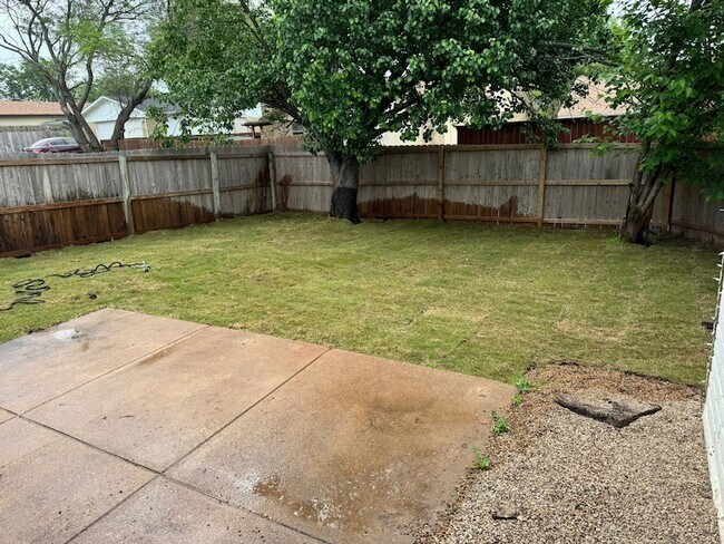 Building Photo - 4716 Roberts Dr