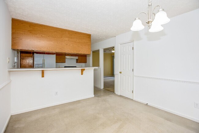 Building Photo - 3 Bedroom 2 Bathroom Nest in Fayetteville