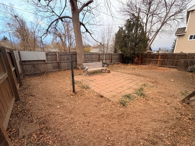 Building Photo - Spacious and Updated 4 Bed, 2 bath!!