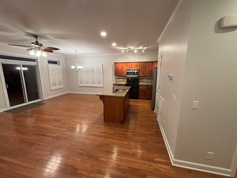 Building Photo - 161 Avalon Dr