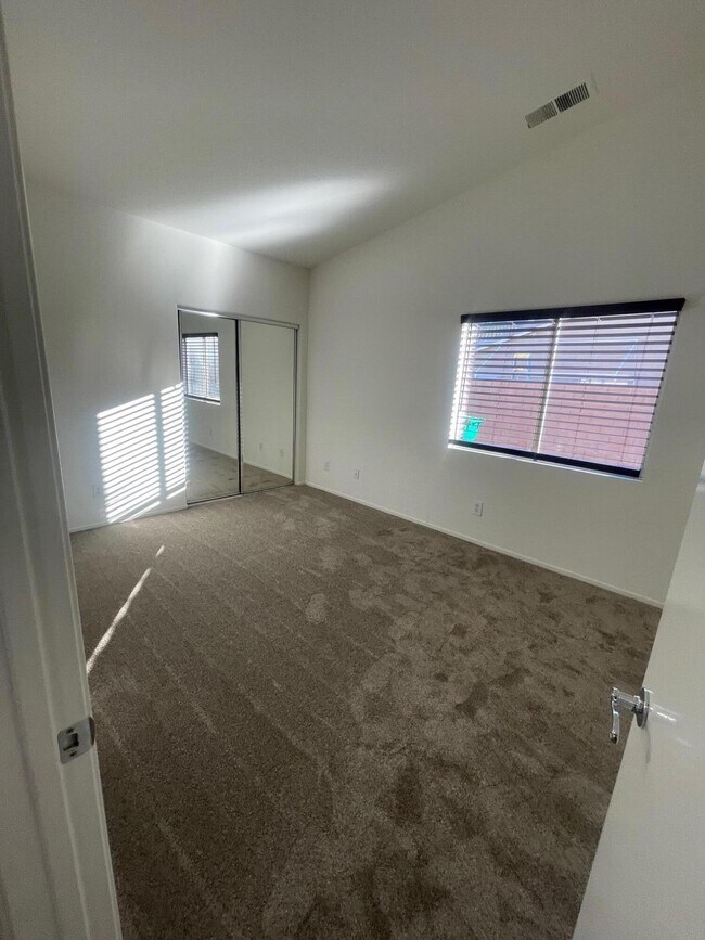 Building Photo - 47537 Calle Diamante