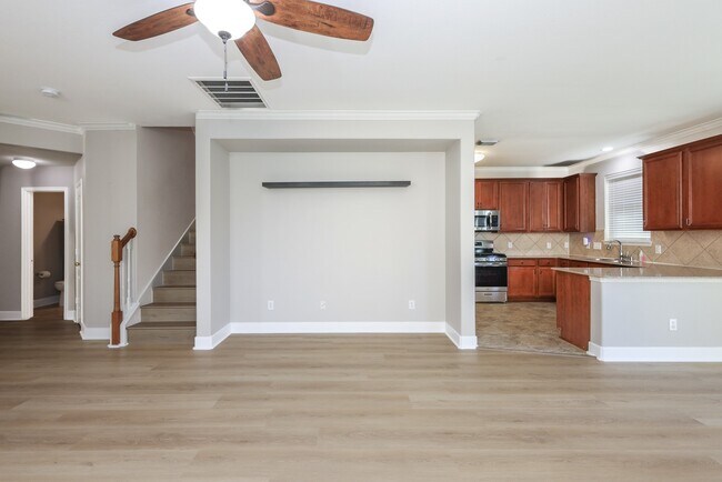 Building Photo - 16021 Summerville Lake Dr