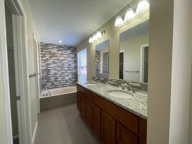 Building Photo - $0 DEPOSIT OPTION. LUXURIOUS 3BED/3.5 BATH...