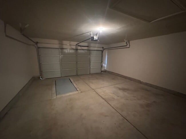 Building Photo - Storm shelter, All Appliances and security system with monitoring! 4 bed, 2 bath 2 car garage!