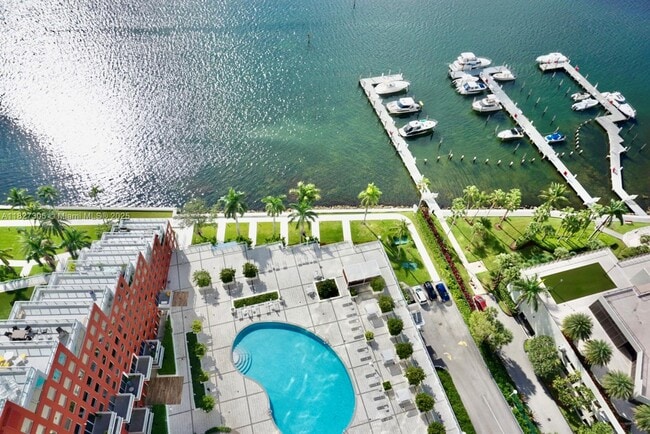 Building Photo - 1541 Brickell Ave