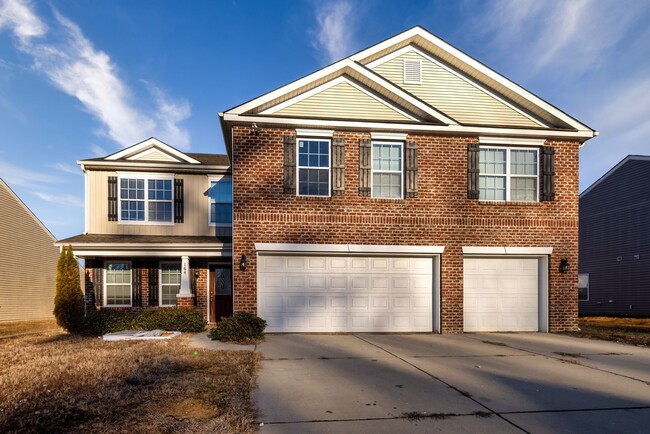 Building Photo - Spacious 5-Bed, 3.5-Bath Residence with 4,003 Sqft, Master on 1st Floor, Elegant Design, & Versat...