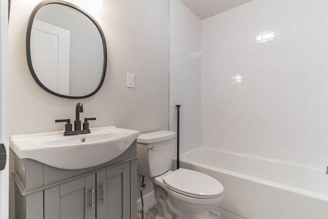 Building Photo - Two bedroom one Bathroom House for rent