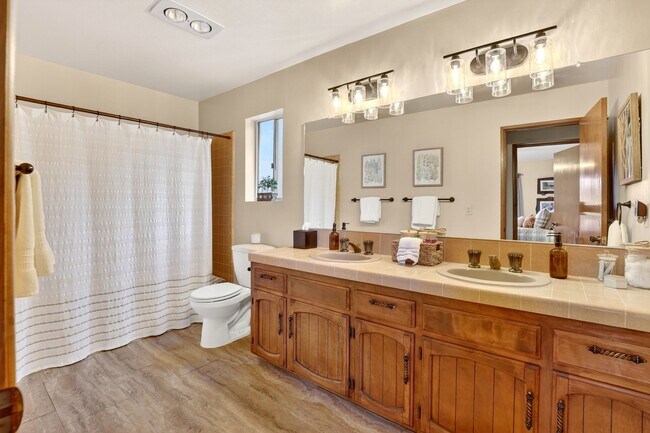 Building Photo - 26633 Thunderbird Dr