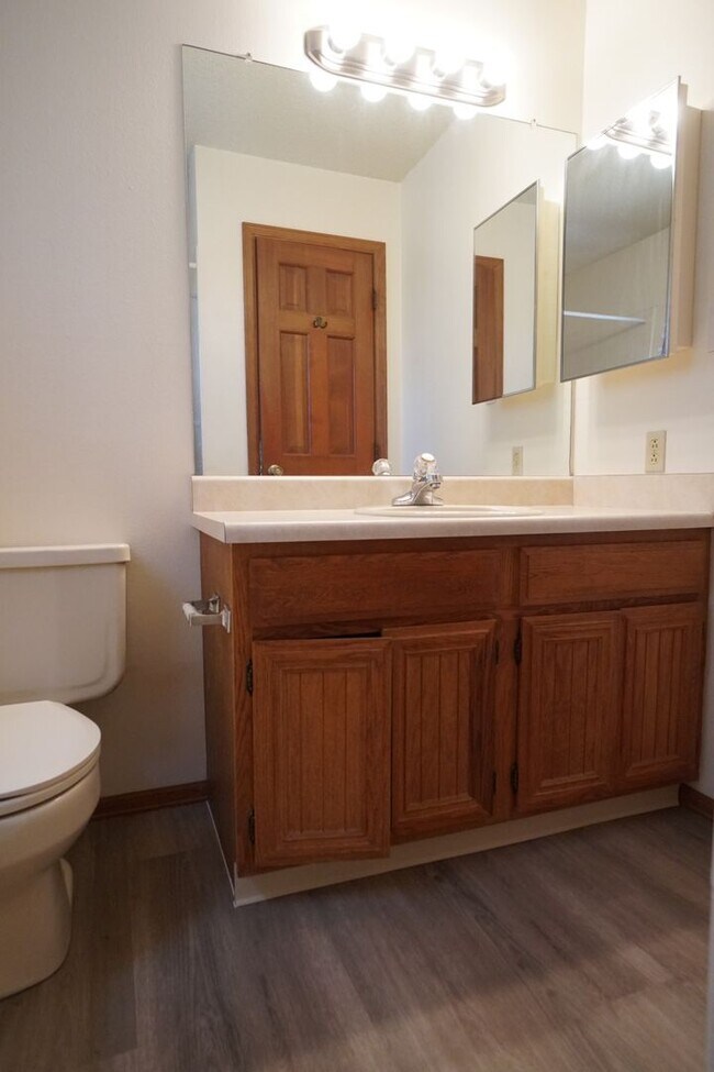 Building Photo - 1155 Popes Valley Dr
