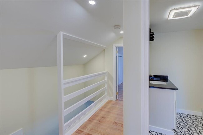 Building Photo - 30 Queen St