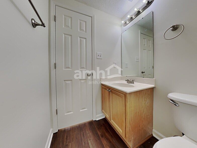 Building Photo - 1315 Chatman Cove