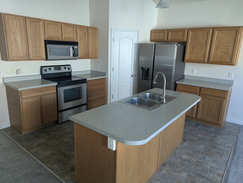 Building Photo - 6992 W 8090 S