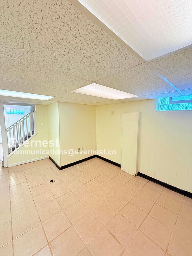 Building Photo - 3419 Monroe St