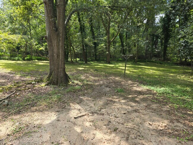 Building Photo - Macon Drive