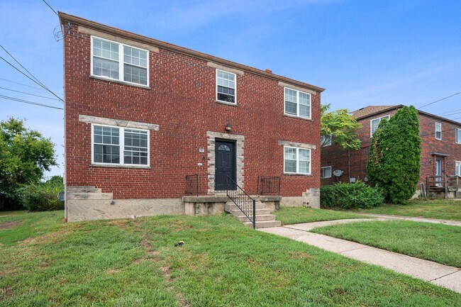 Building Photo - 632 Maple Dr