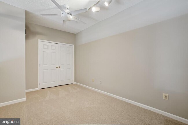 Building Photo - 14301 Grape Holly Grove