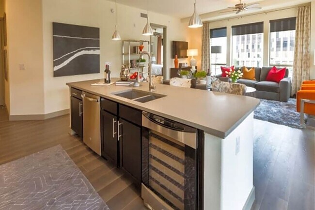 Building Photo - 909 Town and Country Blvd