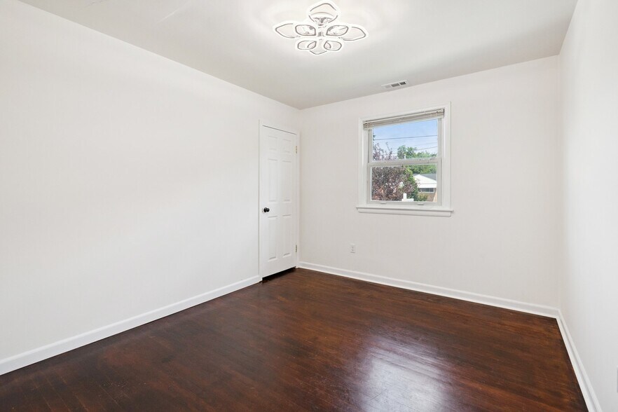 Building Photo - 3009 Viceroy Ave