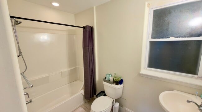 Building Photo - 1504 Marshall St