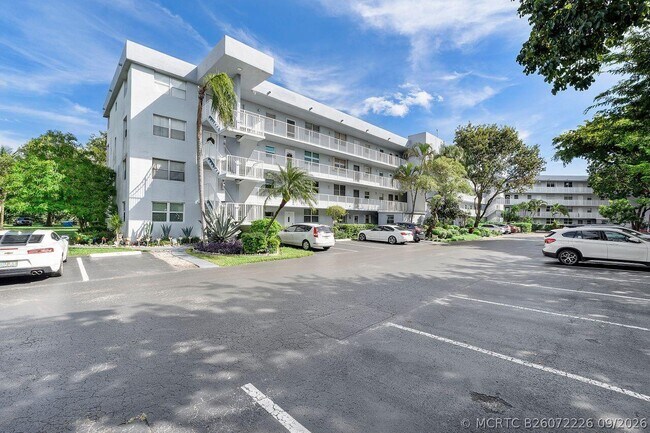 Building Photo - 109 Royal Pk Dr