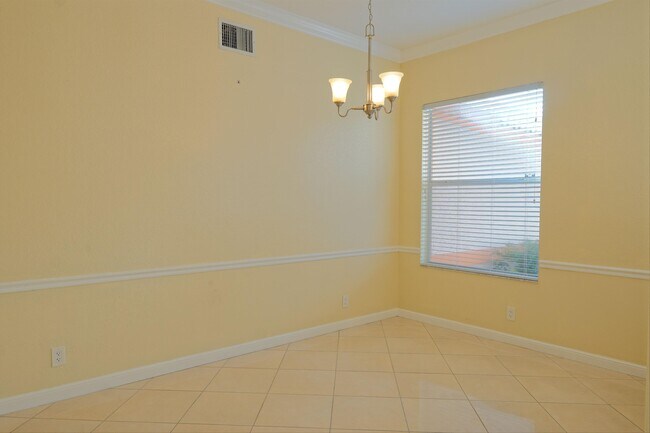 Building Photo - 781 SW Dolores Ave