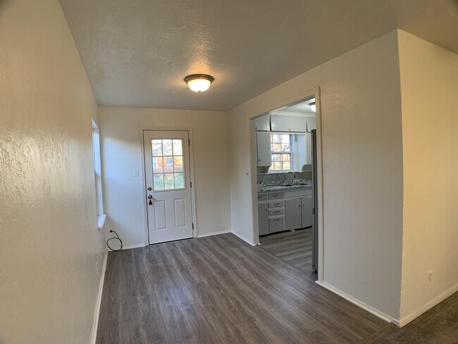 Building Photo - 409 W Himes St