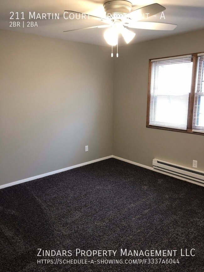 Building Photo - Remodeled bilevel 2 bedroom 1.5 bath townh...