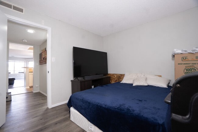 Building Photo - Beautiful condo on Iguana for rent