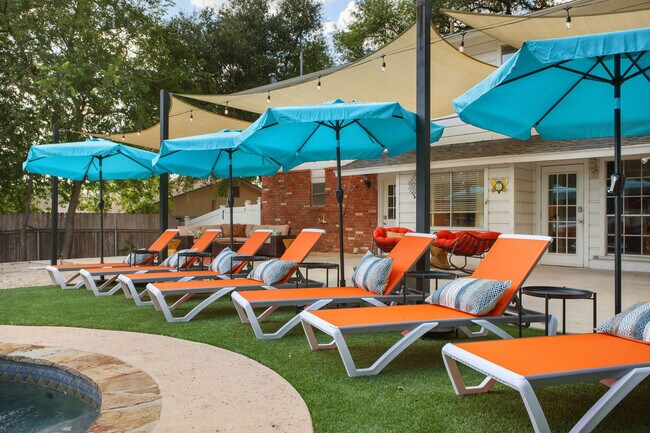 Building Photo - 5410 King Richard St