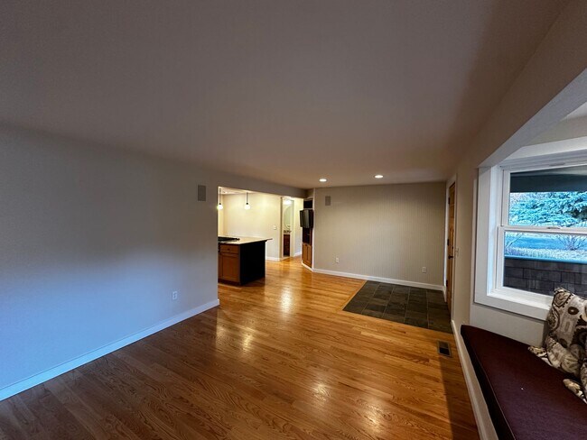 Building Photo - 4 Bed, 3 Bath Home in Hailey, Idaho with Beautiful Mountain Views