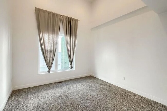 Building Photo - Modern LoHi Living with Rooftop Deck & City Views!!