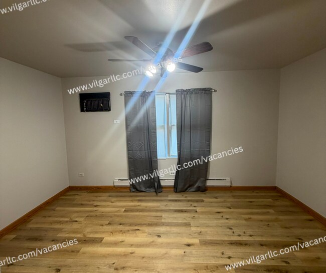 Building Photo - 8841 Schneider Ave
