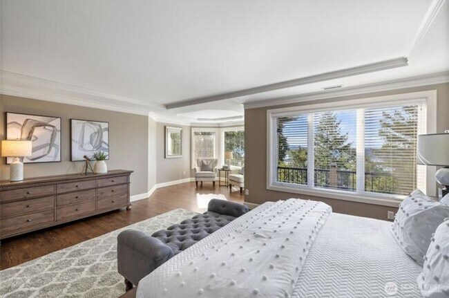 Building Photo - Luxury Living in sought after Sterling Woods