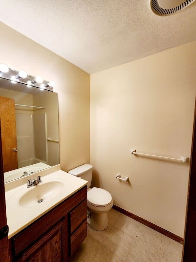 Building Photo - 892 Tremont St