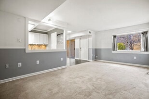 Living room - 5105 Crossfield Ct