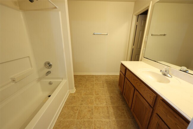 Building Photo - 1007 Harrisburg Ct