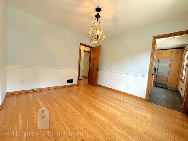 Building Photo - Beautiful home in Clintonville